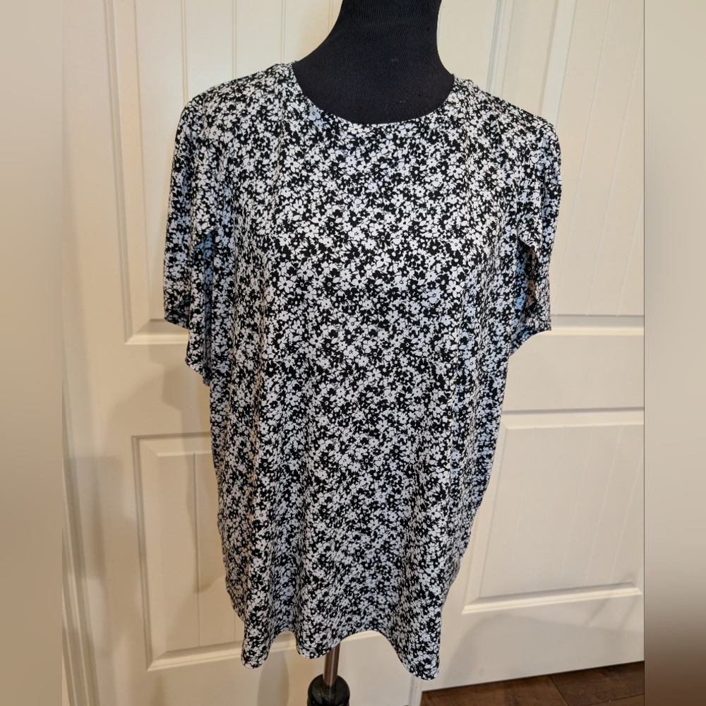 Michael Kors Black and White Floral Short Sleeve Top